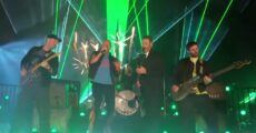 Coldplay retorna ao "Jimmy Kimmel Live!" para celebrar 20 anos da estreia do programa