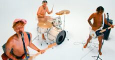 Matuê, Teto e WIU trocam guitarras pelo trap em clipe com homenagem ao blink-182; assista