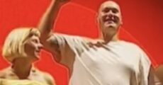 Após gesto no Lollapalooza, baterista da banda de AURORA é acusado de nazismo