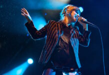 Hayley Williams cantando com o Paramore em São Paulo (11/03)