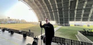 Mark Hoppus no palco do Coachella