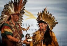 Homenagem aos indígenas brasileiros em Cannes