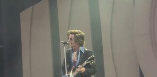 Arctic Monkeys volta a tocar "Mardy Bum" depois de 10 anos; assista ao vídeo