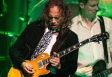 Kirk Hammett tocando a lendária guitarra "Greeny"