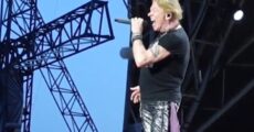 Axl Rose com o Guns N' Roses no Glastonbury 2023