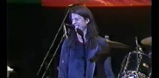 Em 1996, Foo Fighters fazia show em loja de discos lotada