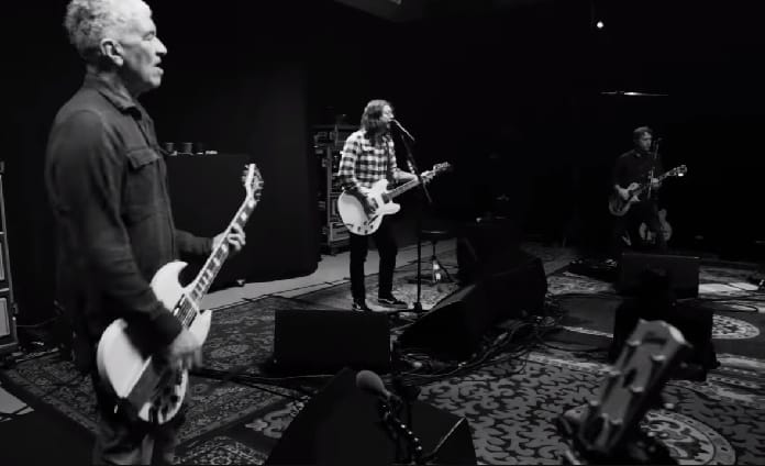 A Nova Música do Foo Fighters - UNDER YOU - RockStage Brasil