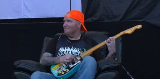 Em tratamento contra o câncer, Chad Gilbert toca sentado em show do New Found Glory