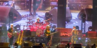 The Cure surpreende fãs ao tocar "The Lovecats" no último show da turnê norte-americana