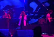 The Strokes toca raridades e convida Regina Spektor em show especial em Nova York