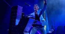 De arrepiar: veja vídeo oficial do The Killers tocando "Mr. Brightside" em turnê que vem ao Brasil