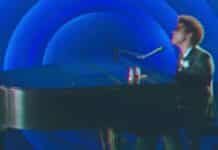 Bruno Mars ao piano