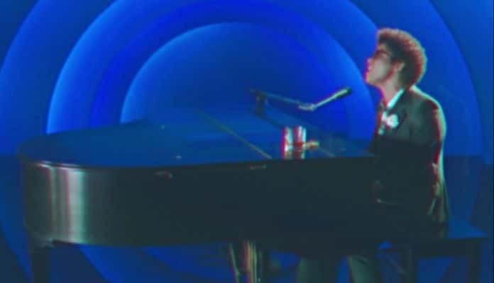 Bruno Mars ao piano
