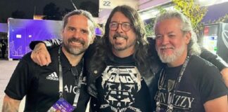 Dave Grohl encontra ídolos do Sepultura em backstage do The Town