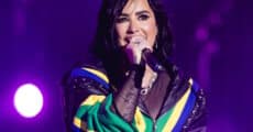 Demi Lovato cantando no The Town 2023