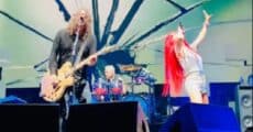 Foo Fighters convida Shania Twain ao palco