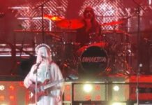Dave Grohl toca bateria para o boygenius durante show de Halloween; veja