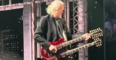 Jimmy Page faz homenagem surpresa a Link Wray na cerimônia do Hall da Fama do Rock