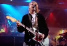 Kurt Cobain com guitarra leiloada