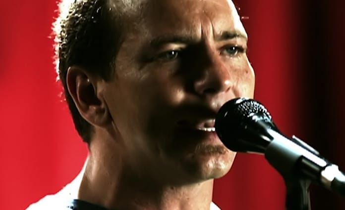 Fãs de Pearl Jam relembram resposta da banda a tragédia que matou 9 pessoas em festival
