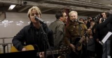 Green Day faz show no metrô de Nova York