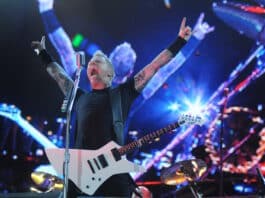 James Hetfield tocando guitarra com o Metallica no Rio de Janeiro