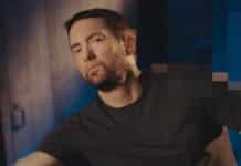 Eminem em anúnico do disco "The Death of Slim Shady"